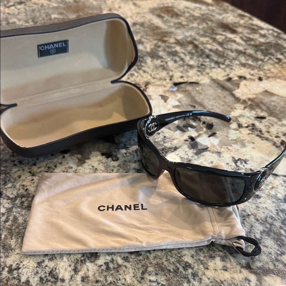 CHANEL Black Sunglasses with Case and Pouch